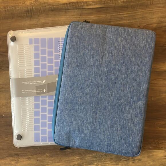 MacBook Pro 2016-2020 blue soft case with hardshell - Picture 4 of 5